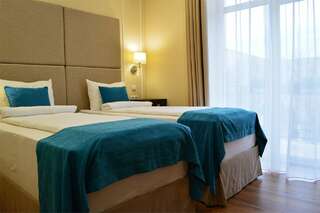 Отель Голубая лагуна Анапа УЛУЧШЕННЫЙ СТАНДАРТ С БАЛКОНОМ С РАЗДЕЛЬНЫМИ КРОВАТЯМИ-4