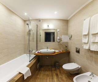 Отель Голубая лагуна Анапа УЛУЧШЕННЫЙ СТАНДАРТ С БАЛКОНОМ С РАЗДЕЛЬНЫМИ КРОВАТЯМИ-2